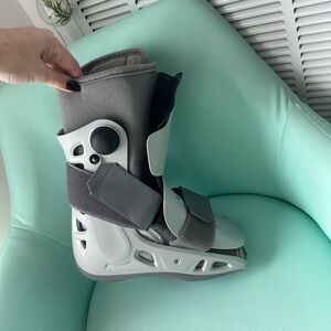 Air Boot Cast Women Small 6 7
